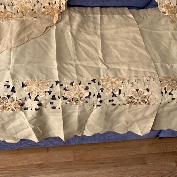 Window treatment - Picture 4 of 7